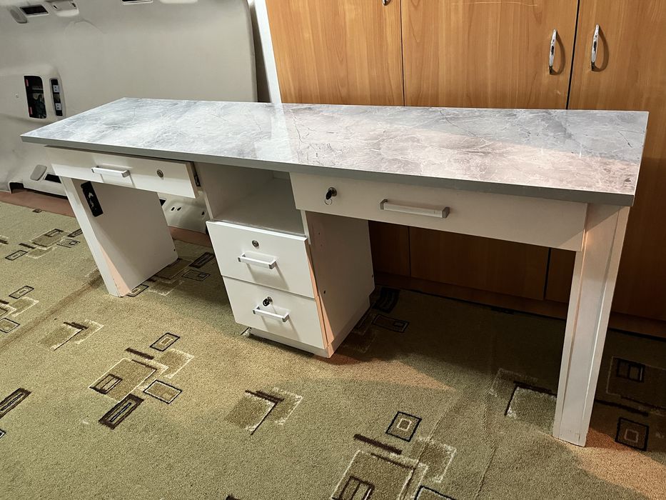 Продам маникюрный стол