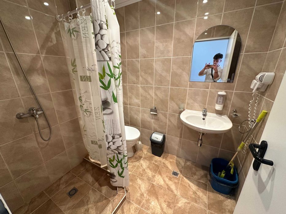 Просторен двустаен апартамент с гледка море, Първа линия