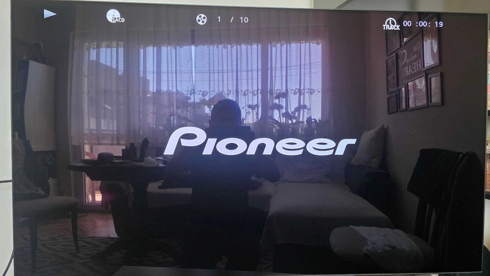 Продавам универсален плейър Pioneer BDP-450