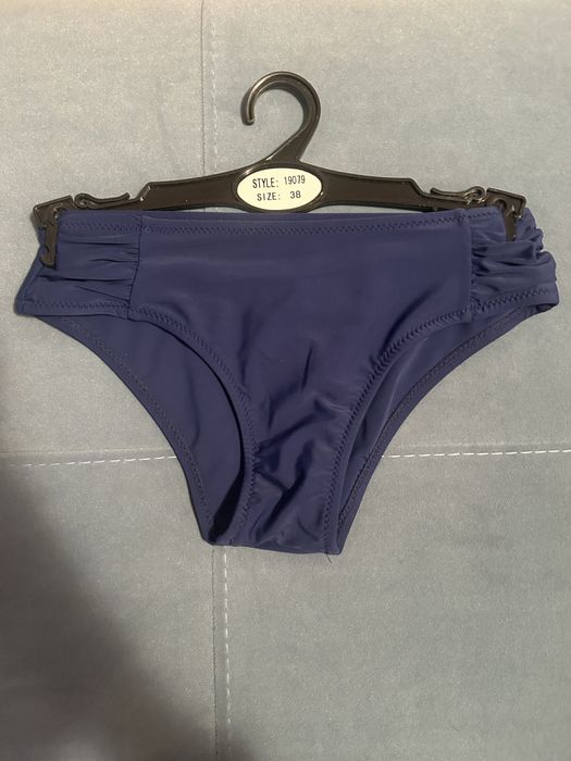 Costum de baie nou cu eticheta