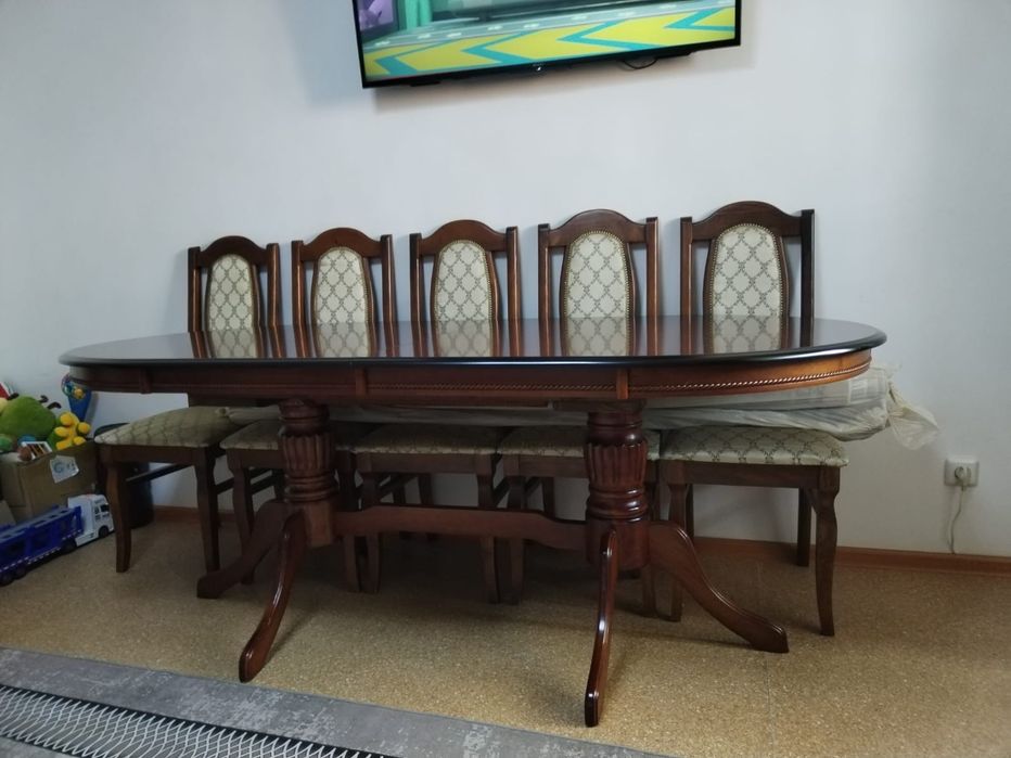 Стол со стульями