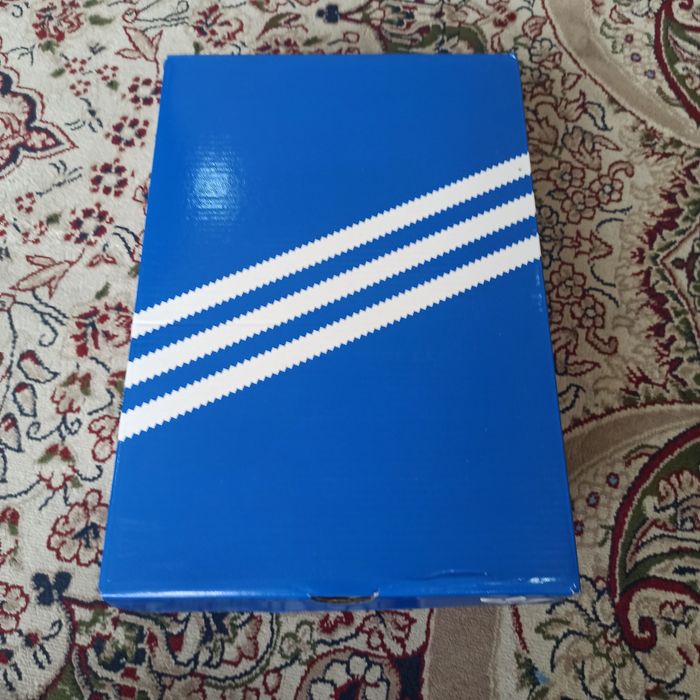 Adidas qulay oyoq kiyim