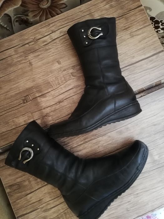 Продам женские зимние сапоги