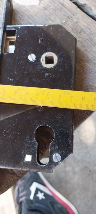 Брави и шилдове. Нови. 6 броя.