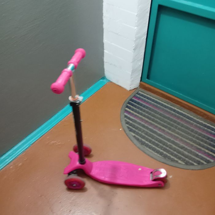 Самакат детскии розового цвета