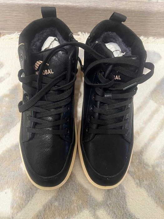 Осенние кроссовки новые