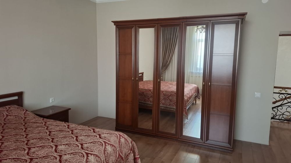 Продам спальные гарнитуры