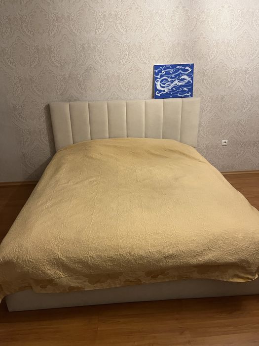 кровать с матрассом 180см на 210