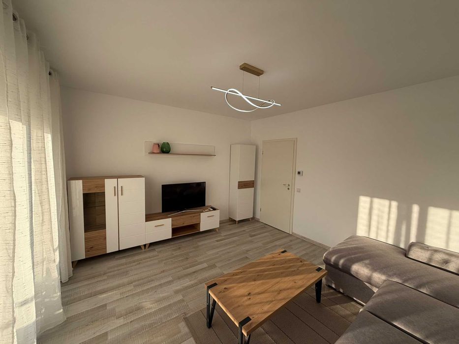 Închiriez garsonieră decomandată, recent renovată – Etaj 1, Balcon & Bucătărie separată | Avantgarden Sibiu