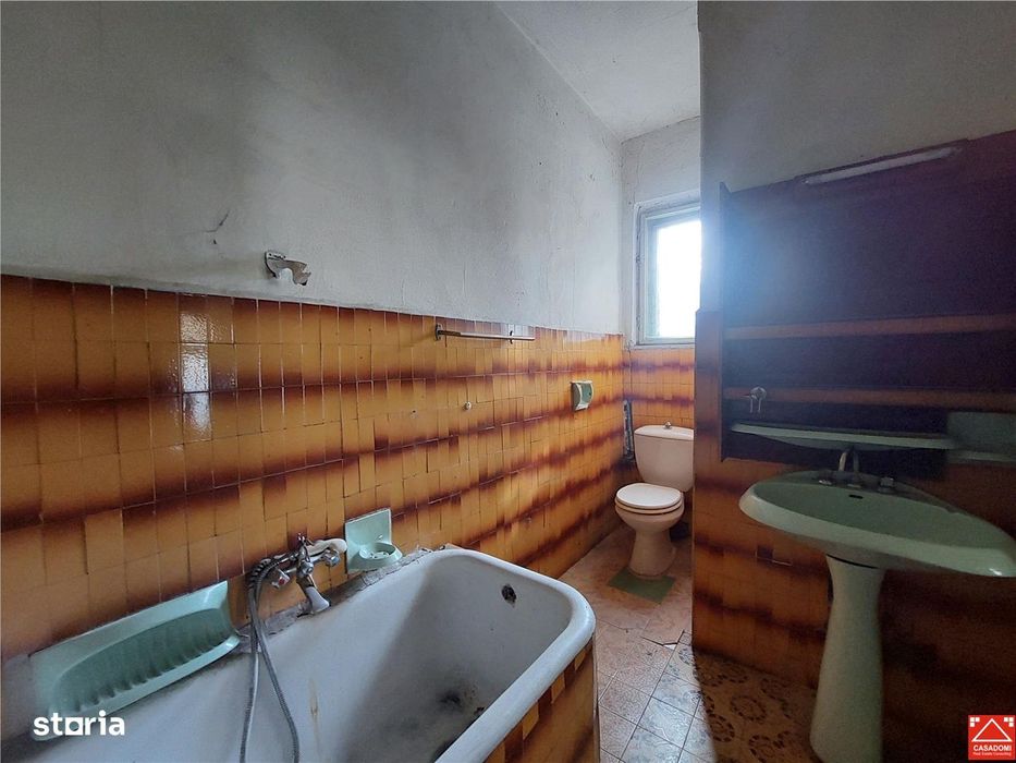 Casa cu spatiu comercial, zona Intim