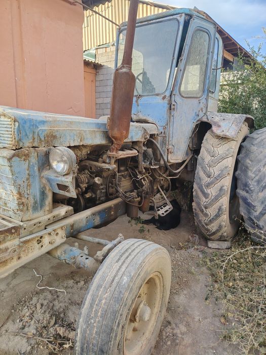 T28 traktor sotiladi