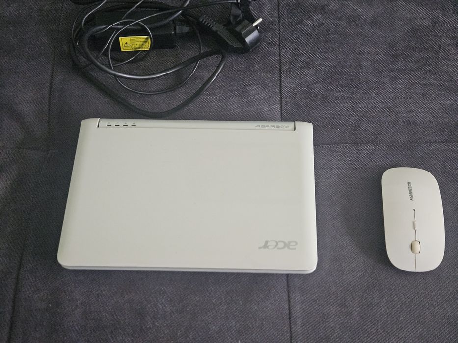 Мини лаптоп Acer