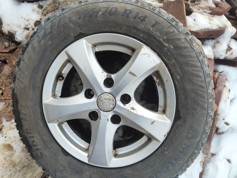 Диски с резиной от Тайота Ипсун