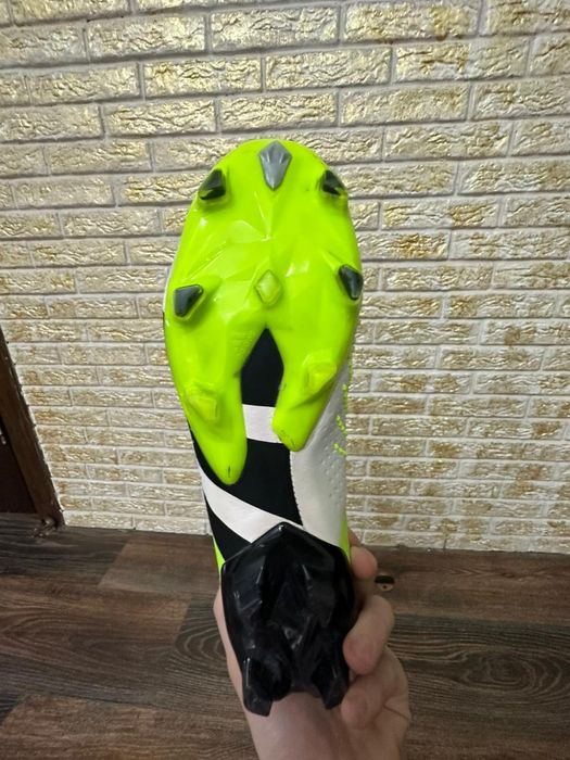 Бутсы adidas predator