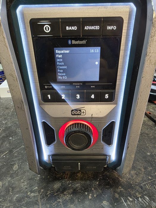 Vând Makita radio
