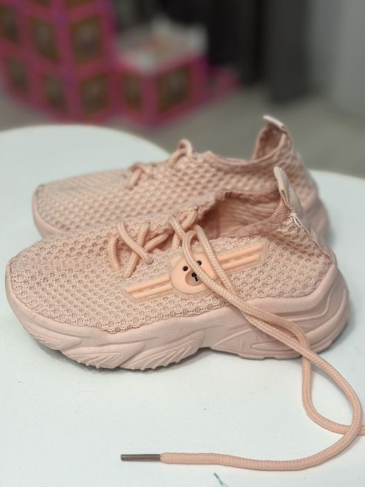 Кроссовки на девочку