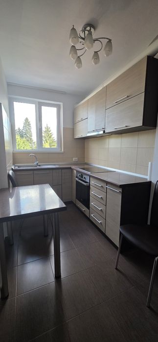 Închiriez apartament cu 2 camere in zona centrală