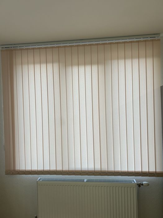 вертикални щори чисто нови