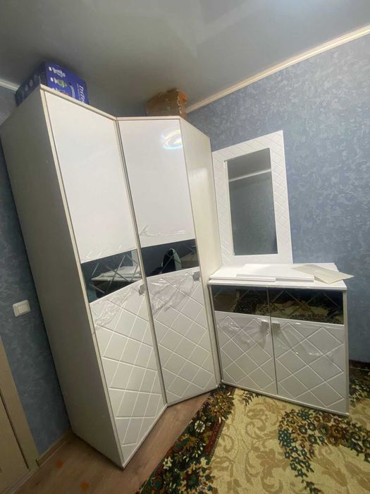 Продается шкаф, комод и зеркало