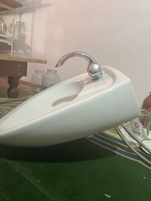 Раковина со смесителем