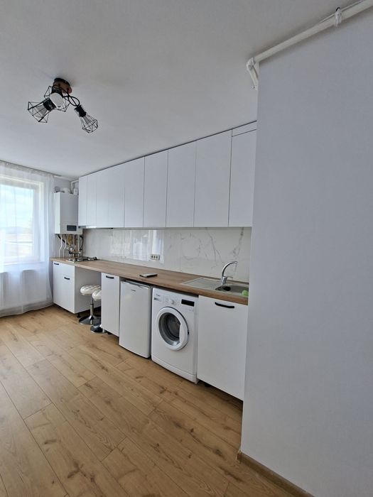Gars 22 mp total renovată, de inchiriat