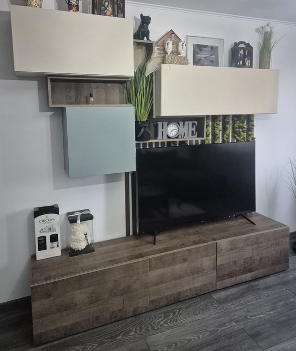 Mobila living + măsuță de cafea separat
