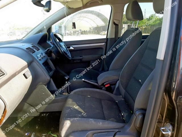 Dezmembrez Volkswagen Touran 1 [2th facelift] [2010 - 2015] Minivan 2.0 TDI MT (140 hp)