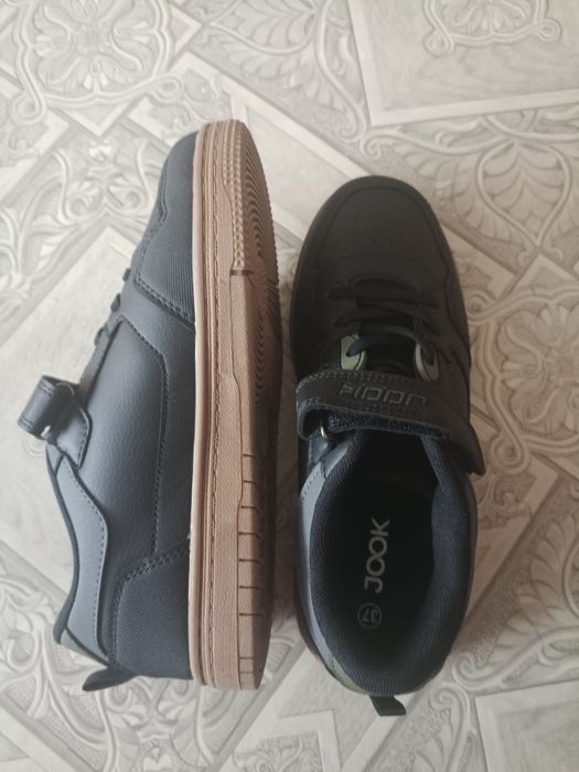 Продам подростковую обувь