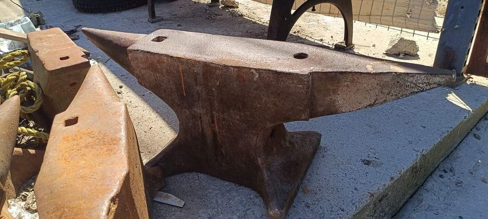 O veche și utilă nicovală de peste 200kg