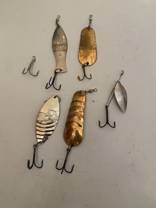 Naluci pentru pescuit  la răpitori ;  Lansetă pescuit