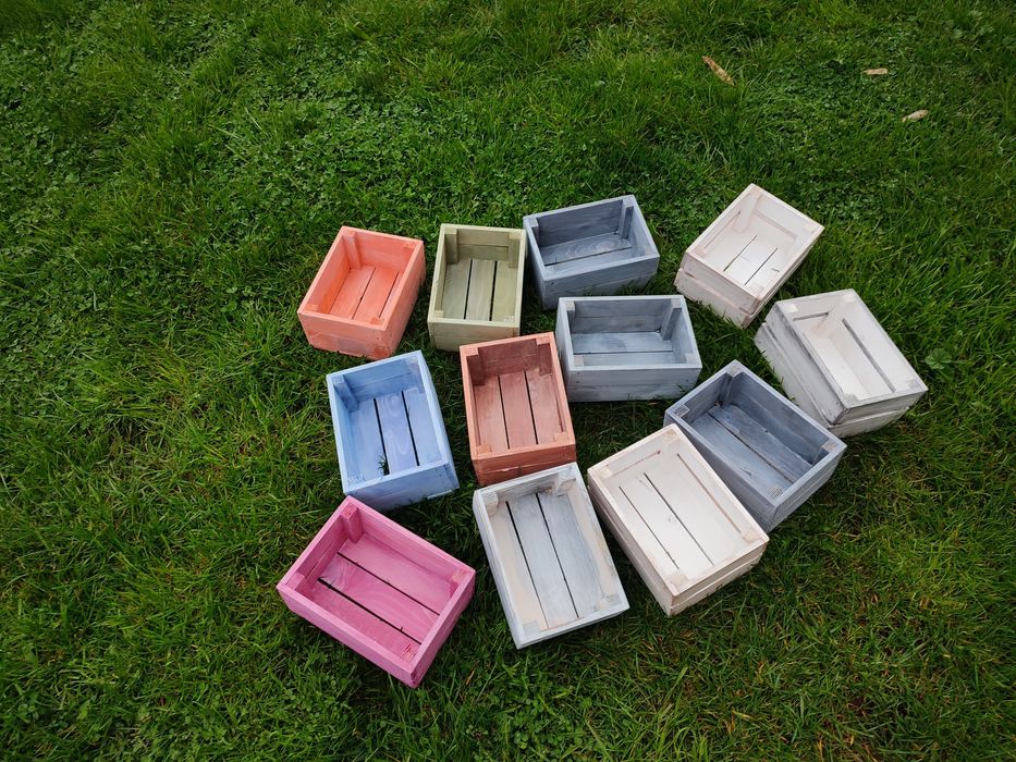 Дървени щайги с боя