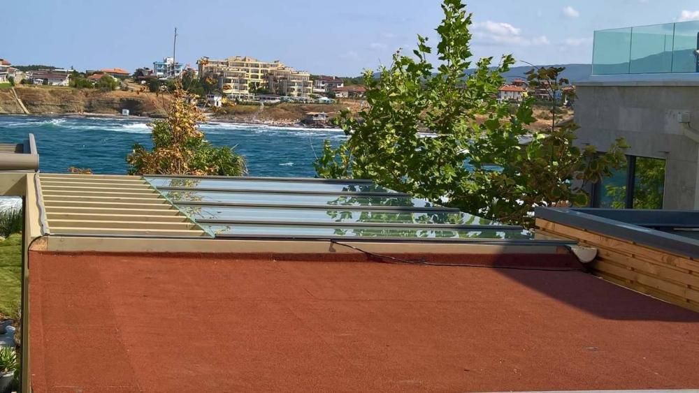 Козирки и навеси от стъкло ЛУЧИ