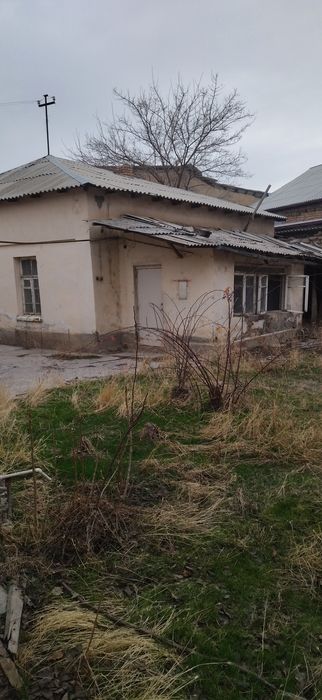 Продаётся дом: 7-соток. Горбольница.