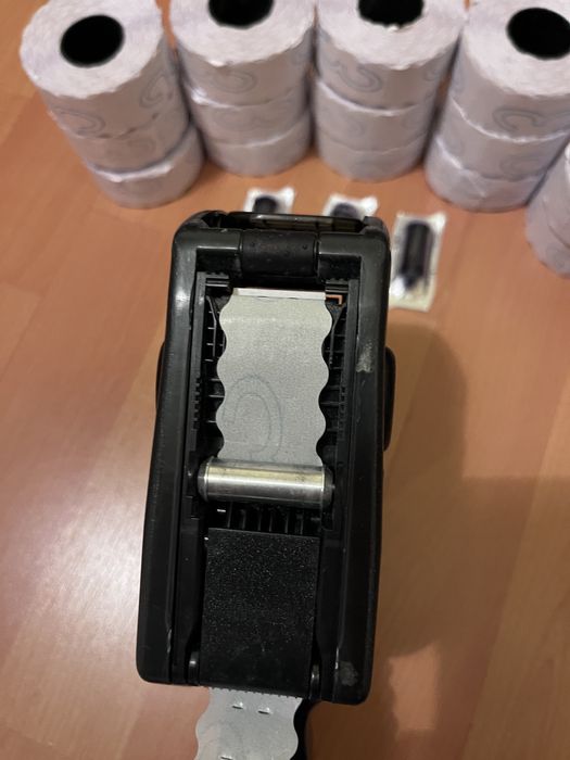 Etichetator pret Uno