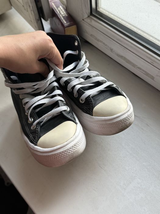 Продам converse. Внутри есть деффект.
