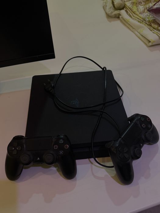 Продам PS4 SLIM 1TB