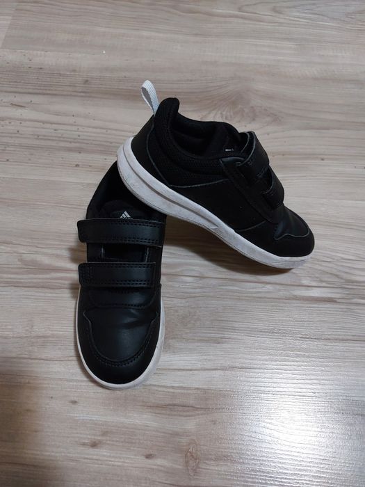 Маратонки Adidas номер 27