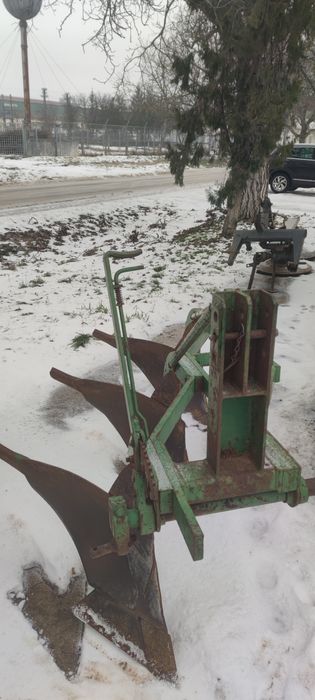 Vând plug trei trupite