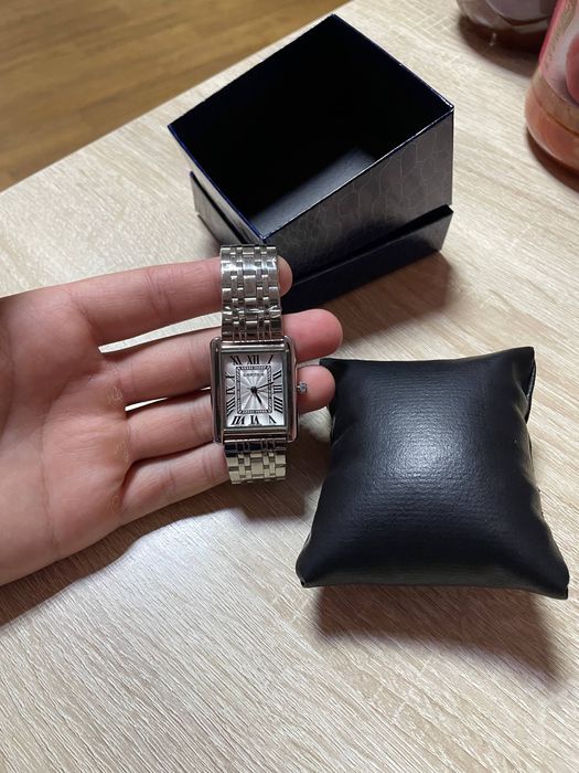 Новые часы в4 час по одной цене все работает отлично работает дата п