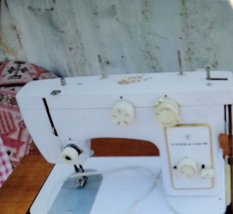 Швейная машинка чайка.