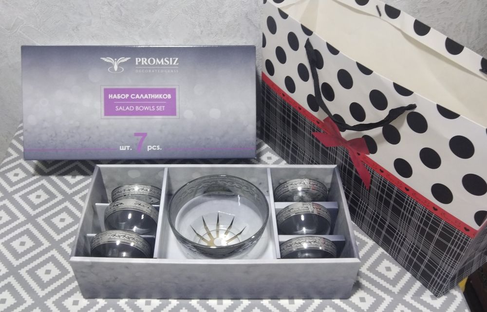 Продам Чайный сервиз' набор салатницы' чайные кружки' набор тарелок.