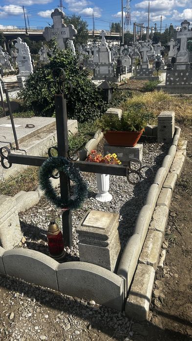 Vand loc veci Cimitir Mihai Bravu