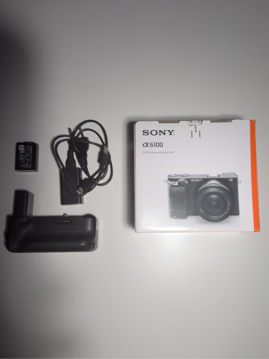 Sony a6100 + obiective + cage + grip