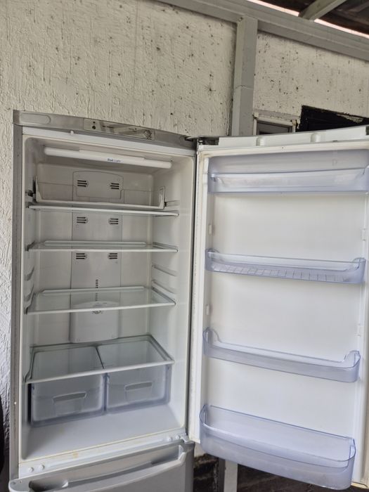 Холодильник большой