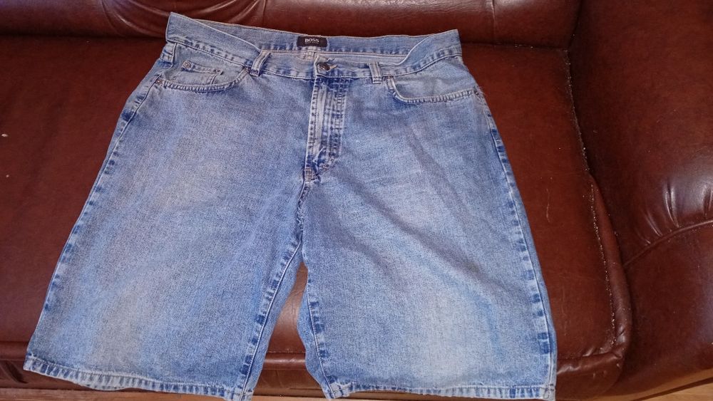 Pantaloni de blugi scurți prespălati Hugo Boss