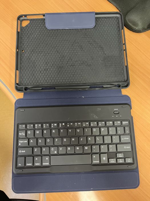 Беспроводная клавиатура для iPad