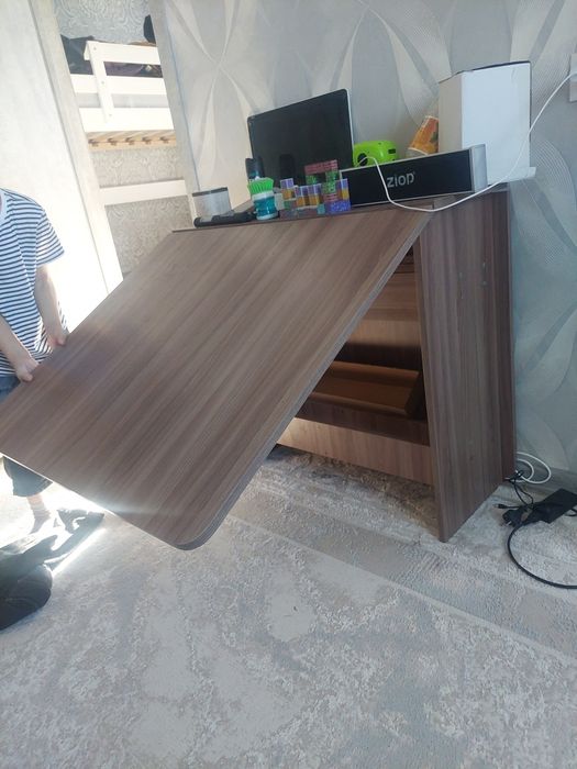 Срочно продам стол книжка