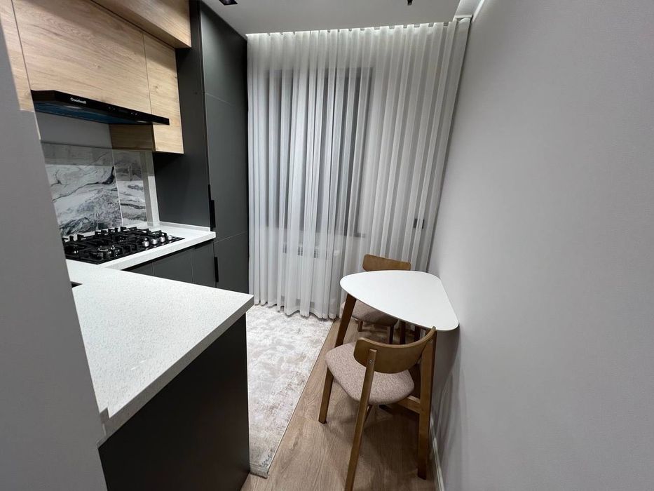 Сдается 1 комнатная квартира
С обстановкой ЛЮКС 
Этаж: 2
Район: космос