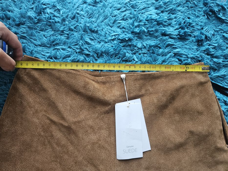 Pantaloni scurti piele naturala intoarsa