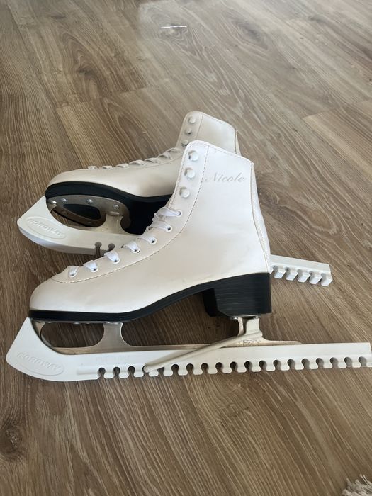 Коньки женские/фигурные Nicole Nordway
